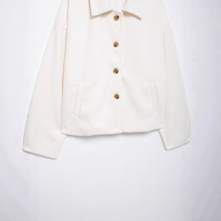 Women's short coat made of wool blend with oversized silhouette and concealed button placket Mune Fashion
