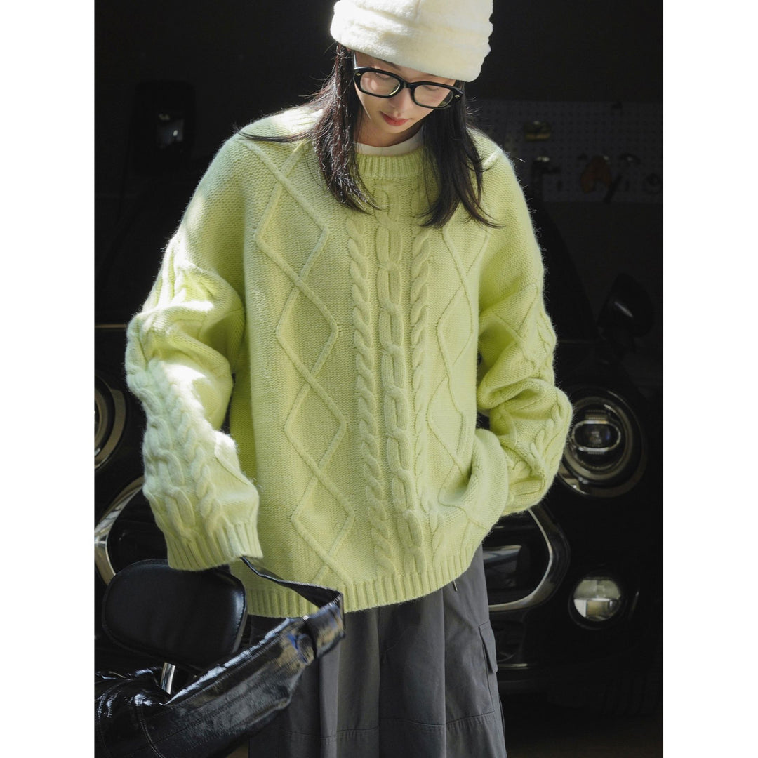 Women's Oversized Chunky Knit Sweater with Distinctive Cable Pattern and Ribbed Cuffs Mune Fashion