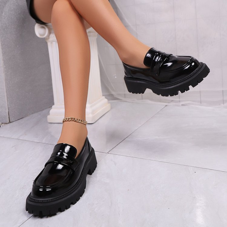 Women's chunky loafers with thick tread sole and platform heel Mune Fashion