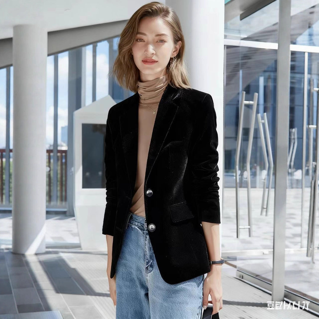 Women's narrow-cut velvet blazer with extended hem, flap pockets, and polished buttons Mune Fashion
