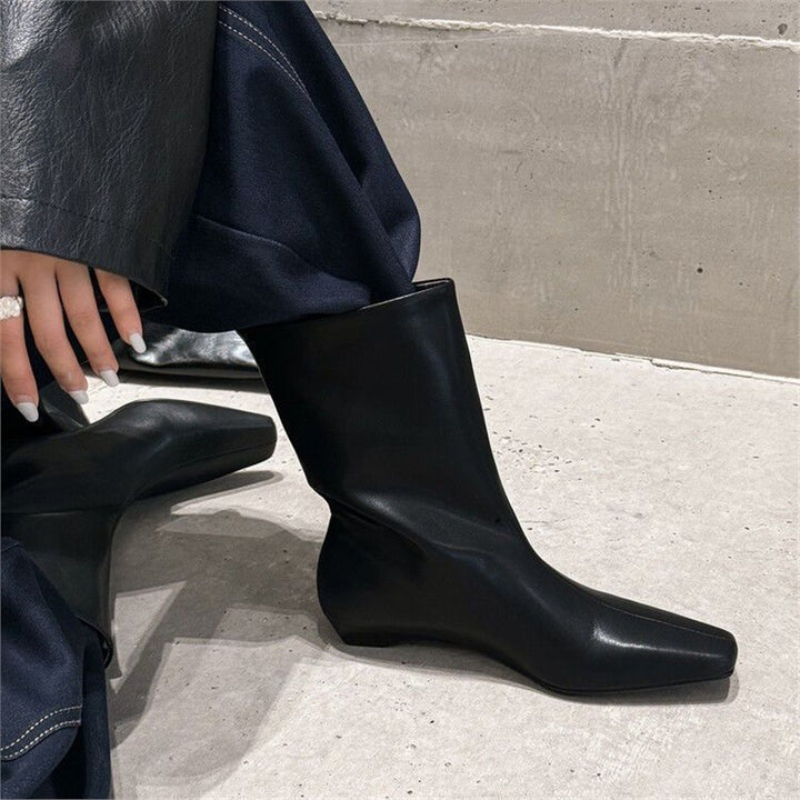 Women mid-cut suede boots with pointed toe shape and flat wedge sole Mune Fashion