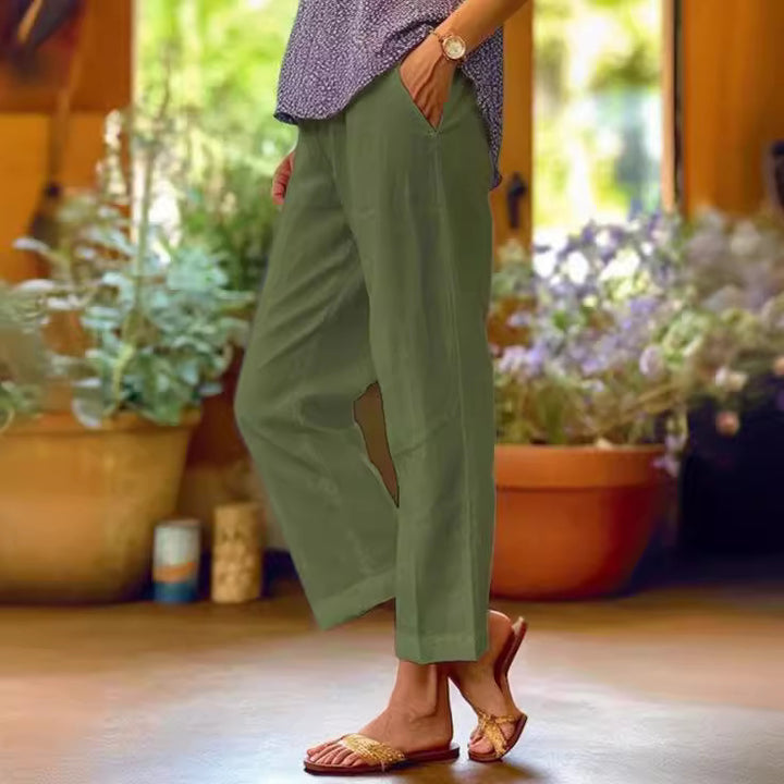 Ladies casual cropped trousers with straight leg, subtle crease and side pockets Mune Fashion