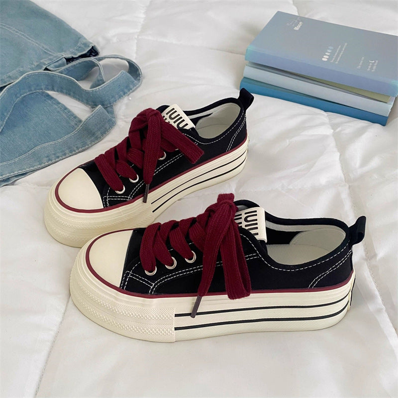 Women Trendy Sneakers with Thick Sole and Fashionable Details Mune Fashion