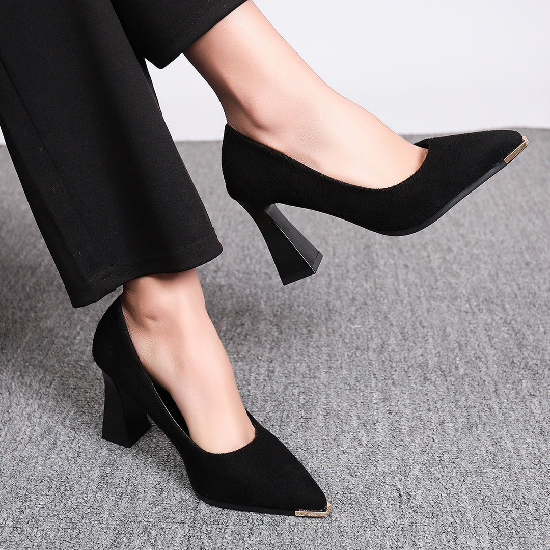 Women Elegant pointy-toed pumps with sculptural block heel and gold toe cap Mune Fashion