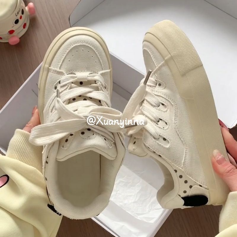 Ladies Canvas Sneakers with flexible rubber sole and breathable upper material Mune Fashion