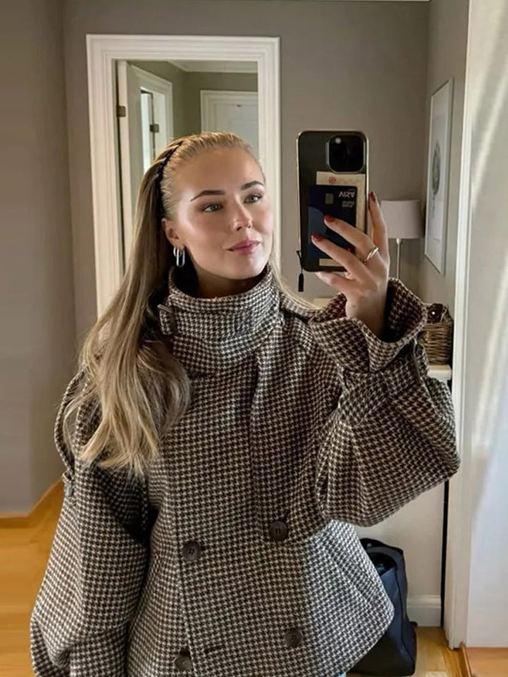 Women's short jacket in houndstooth pattern with double-breasted button placket, high stand-up collar, and balloon sleeves Mune Fashion