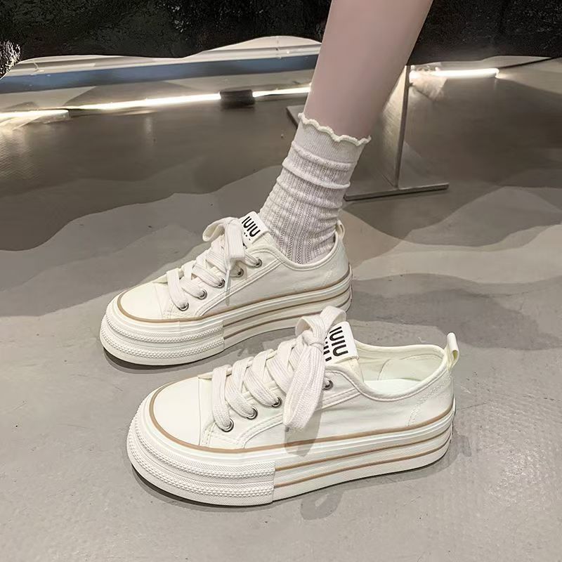 Women’s sporty sneakers with sturdy sole and breathable canvas by Mune Fashion