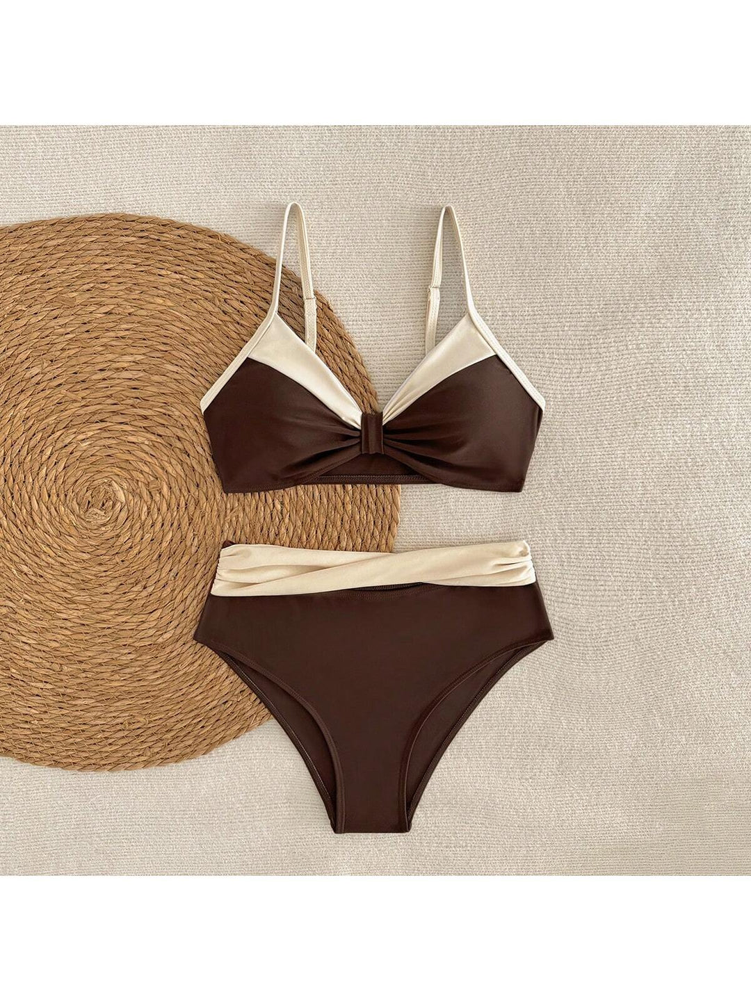 Women's Triangle Bikini with Chic Twist Design Mune Fashion