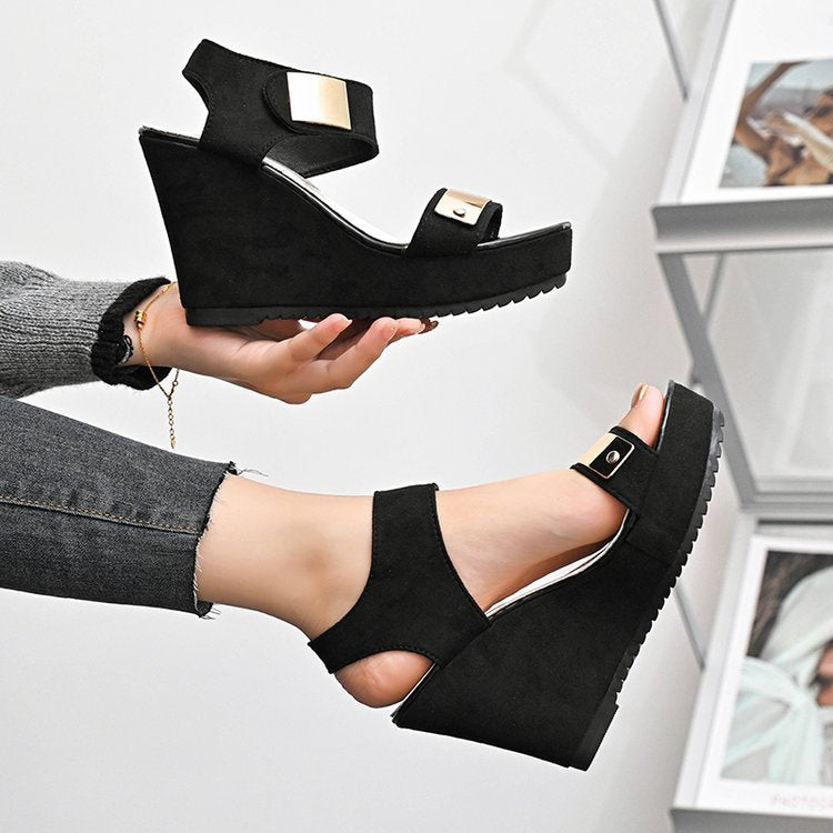 Women nan wedge sandals with platform and metallic details Mune Fashion