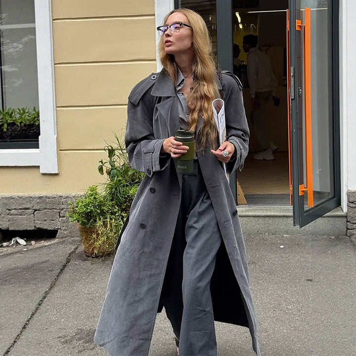 Women's Maxi Long Oversize Trench Coat made of soft velvet with shoulder patches and double-breasted button placket Mune Fashion