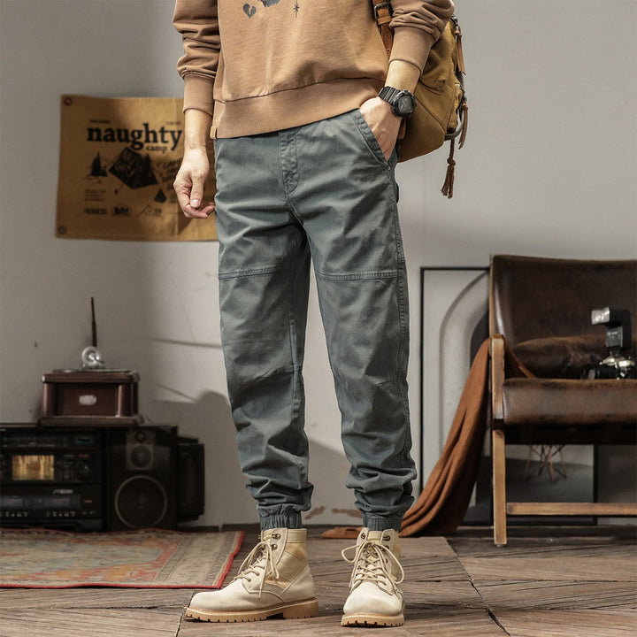 Men's tapered cargo pants in jogger style with knee seam details, drawstring & elastic cuffs