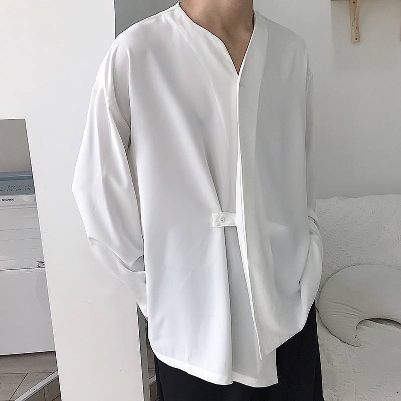 Men's loosely cut V-neck shirt with concealed button placket and band closure Mune Fashion