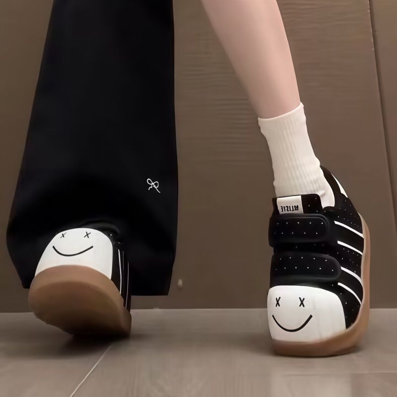 Women's Comfortable Sneakers with Practical Velcro Closures and Casual Design Mune Fashion