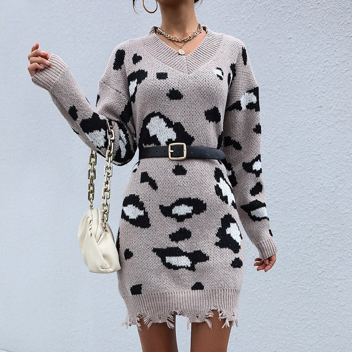 Women's oversized knit dress in leopard jacquard with V-neck and frayed hem Mune Fashion