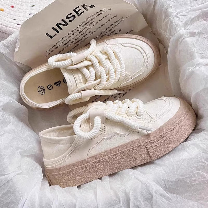 Women’s sporty sneakers in a minimalist design with a comfortable rubber sole Mune Fashion