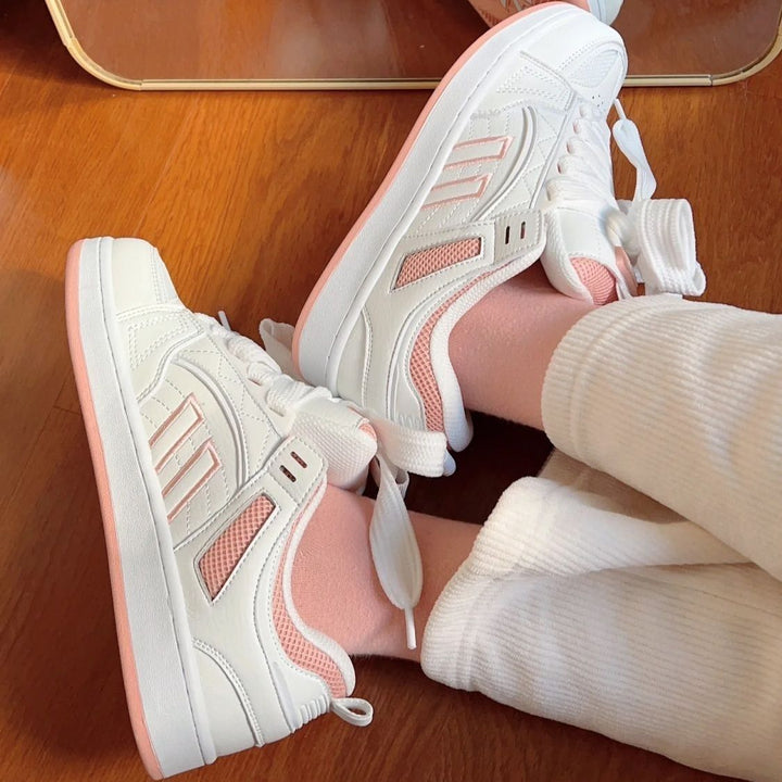 Ladies sporty sneakers with practical lacing and breathable mesh surface Mune Fashion