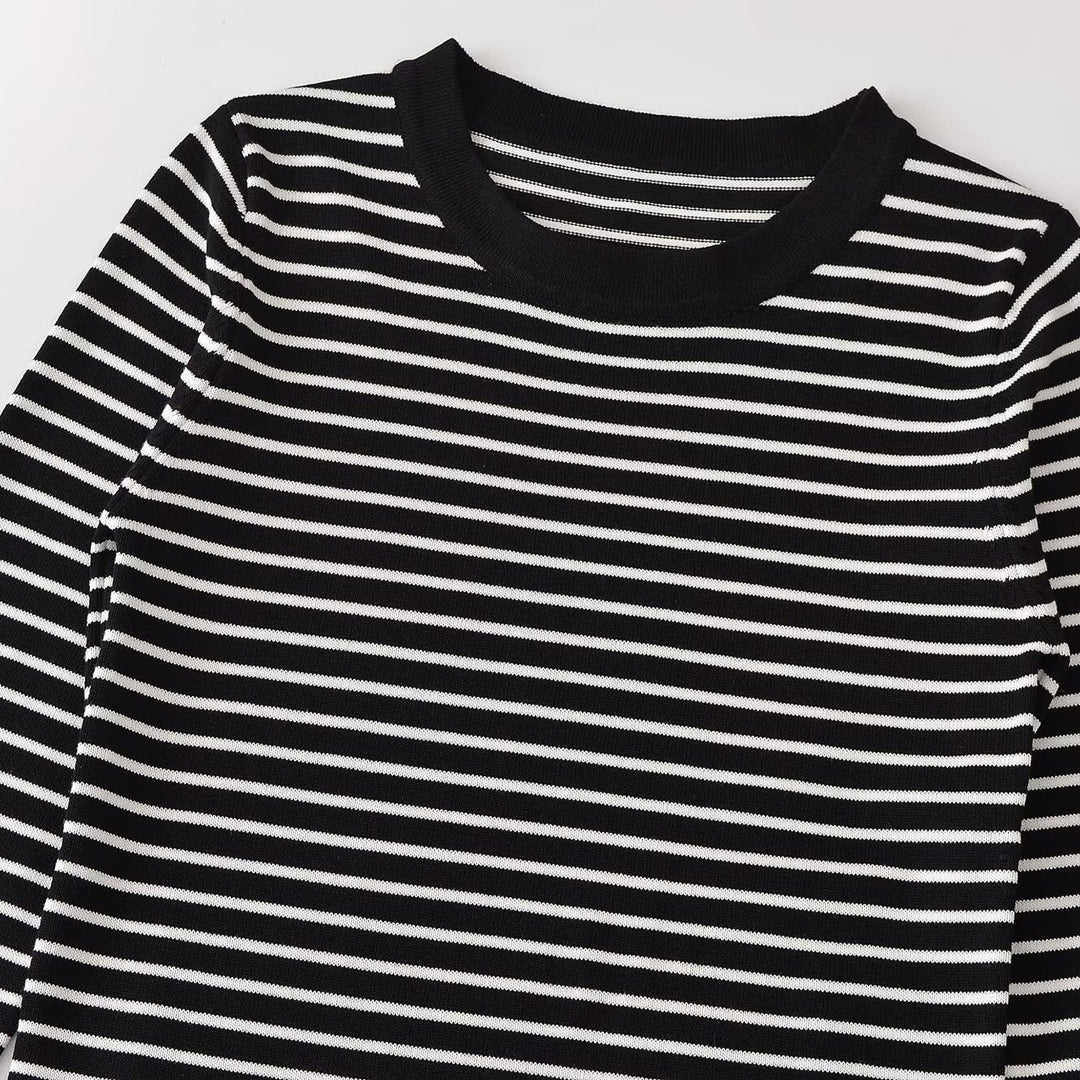 Women's fine knit striped shirt with slim silhouette and round neckline Mune Fashion