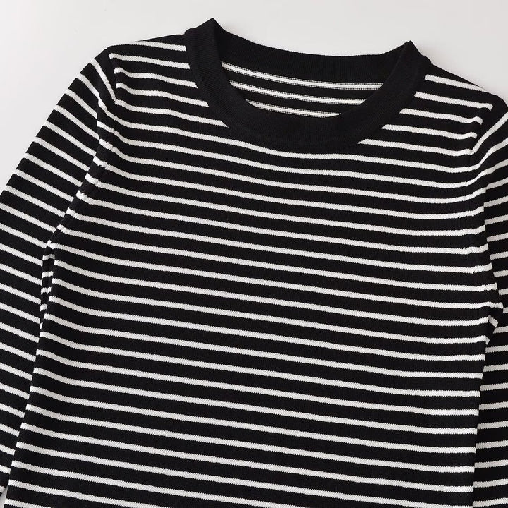 Women's fine knit striped shirt with slim silhouette and round neckline Mune Fashion
