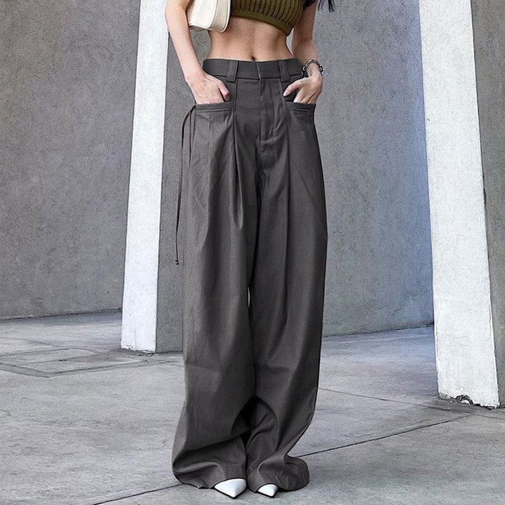Women's high-waisted wide pleated cargo pants with cargo details, belt loops, and straight leg cut Mune Fashion