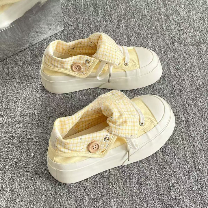 Women's sneakers with fashionable button details and innovative rubber sole Mune Fashion