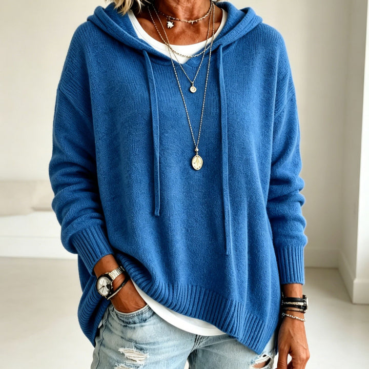 Women's Oversized Hoodie made of soft fine knit with decorative V-neck Mune Fashion