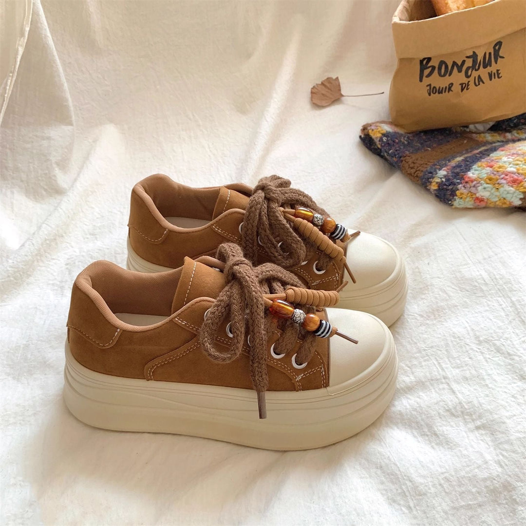 Women's platform sneakers with decorative lacing details and comfortable sole Mune Fashion