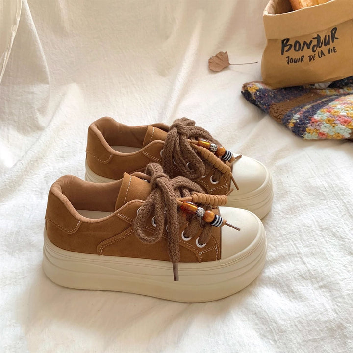 Women's platform sneakers with decorative lacing details and comfortable sole Mune Fashion