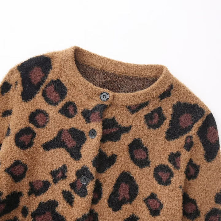 Women's fluffy cardigan in leopard print with round neckline and button placket Mune Fashion