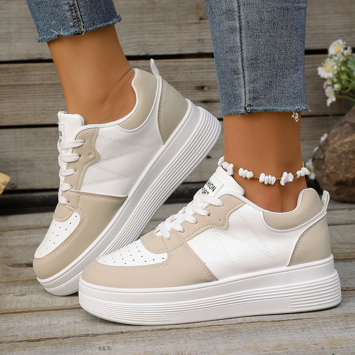 Women Chunky Sneaker with raised plateau, perforated toe area and padded shaft Mune Fashion