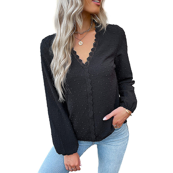 Women's structured blouse with V-neck, lace trim and polka dot texture Mune Fashion