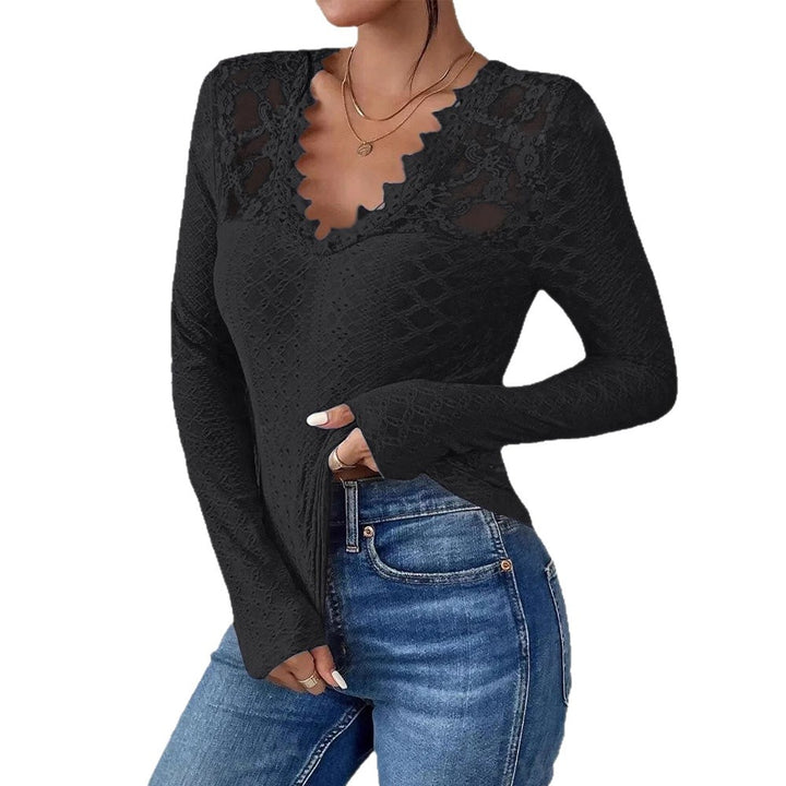 Ladies form-fitting lace long-sleeve shirt with jagged V-neck Mune Fashion