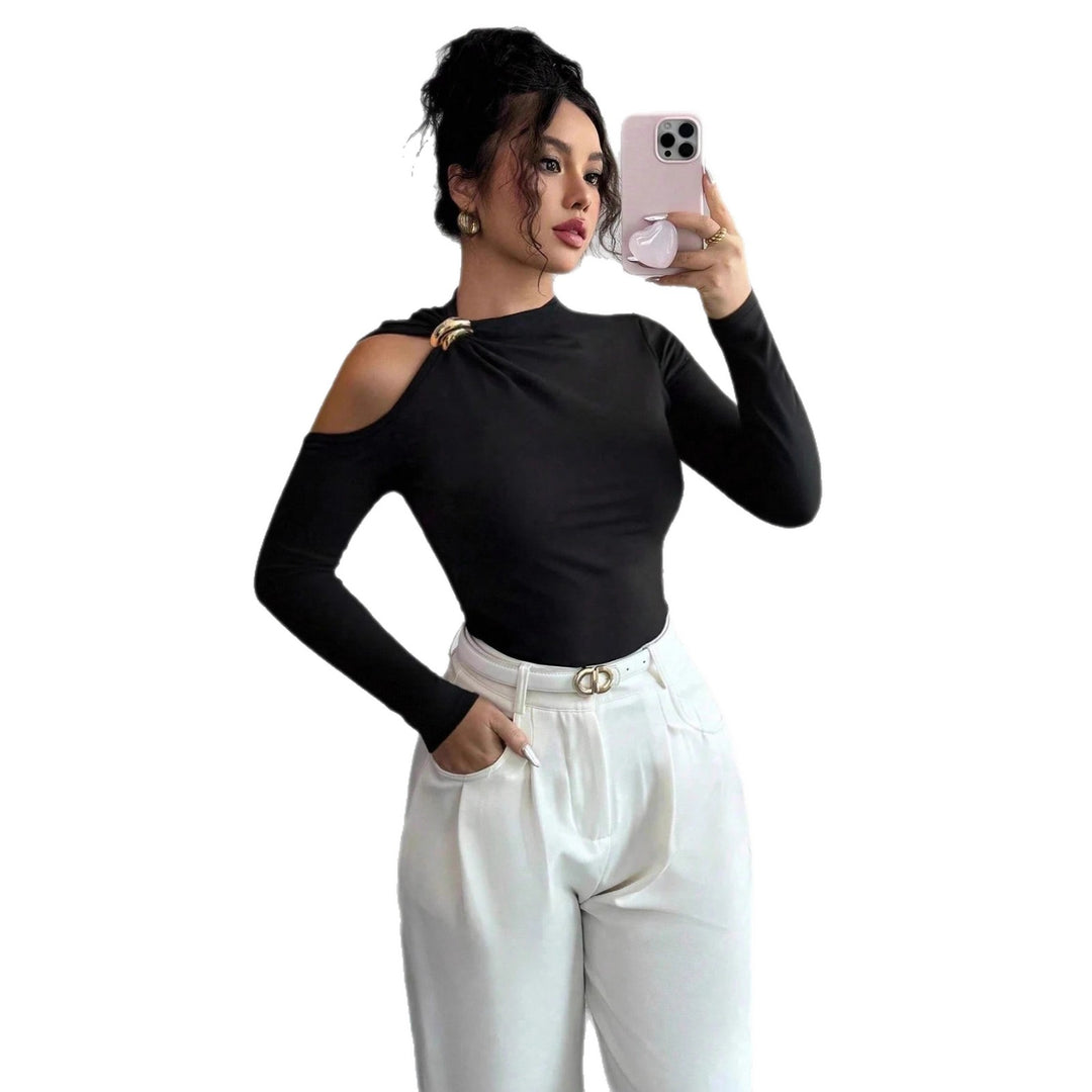 Women's one-sided cutout fitted long-sleeve top with decorative shoulder ring Mune Fashion
