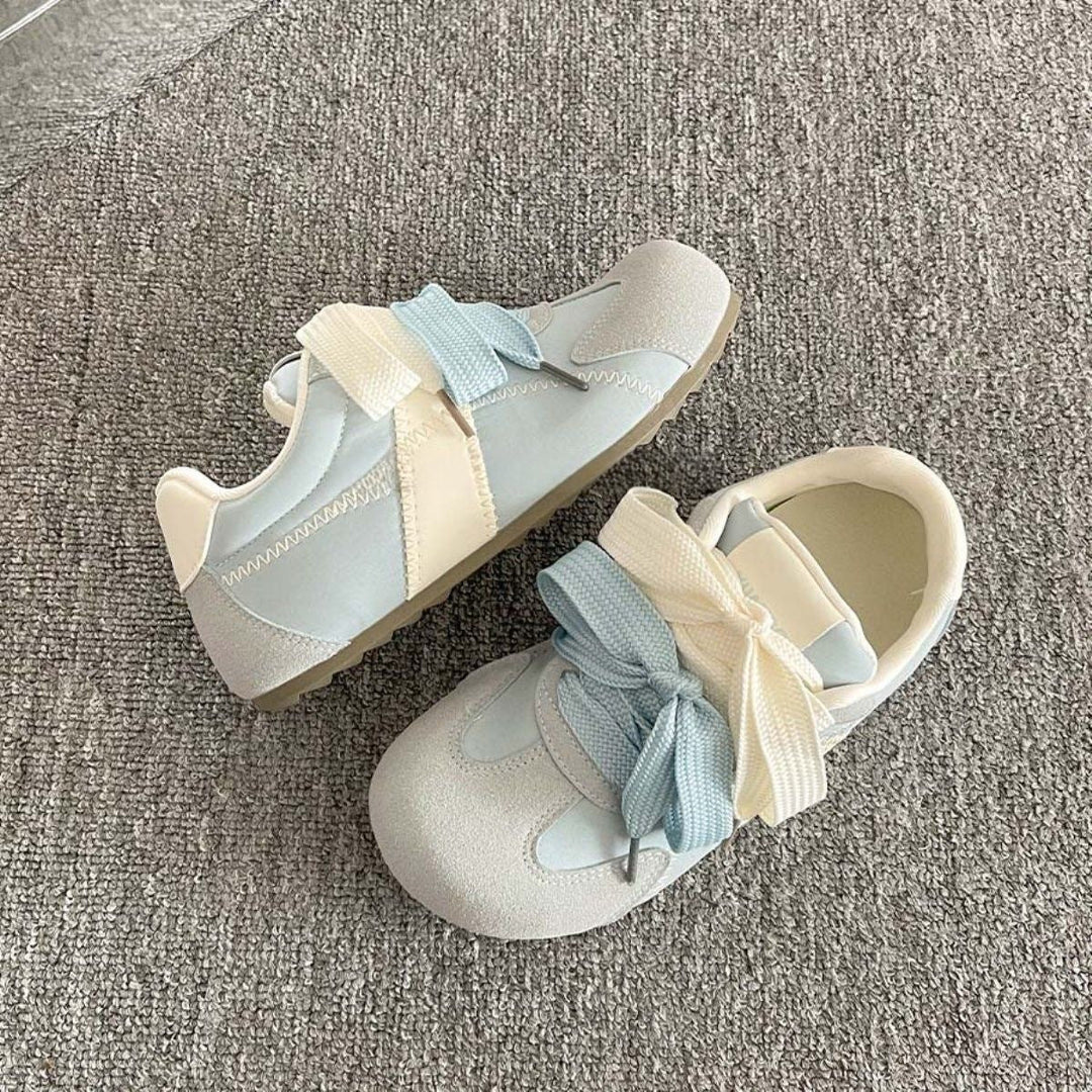 Women's fashionable sneakers with particularly soft upper material and adjustable Velcro closure Mune Fashion