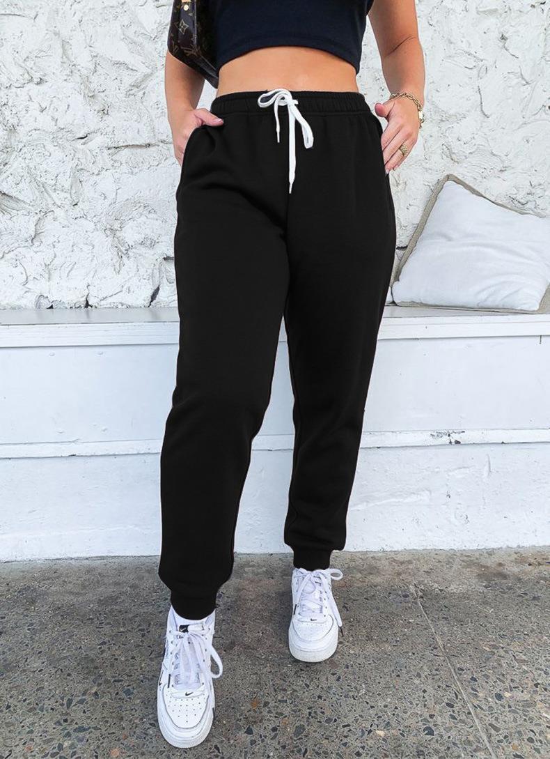 Women's tapered jogging pants at ankle height with elastic comfort waistband, adjustable drawstring, and deep side pockets Mune Fashion