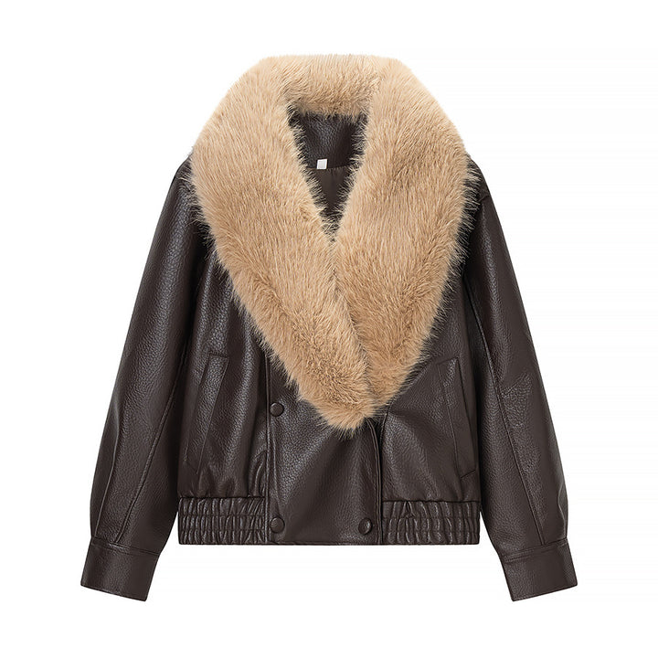 Women's short aviator-style jacket in leather look with extra-large faux fur collar and metallic zipper Mune Fashion