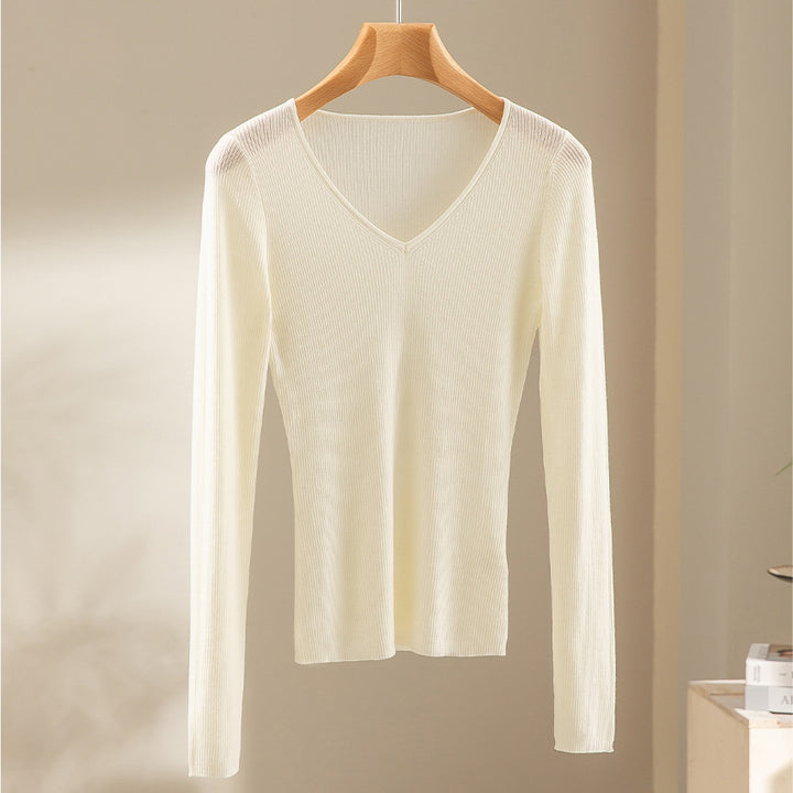 Women's fine ribbed fine knit sweater with V-neck and tailored silhouette Mune Fashion