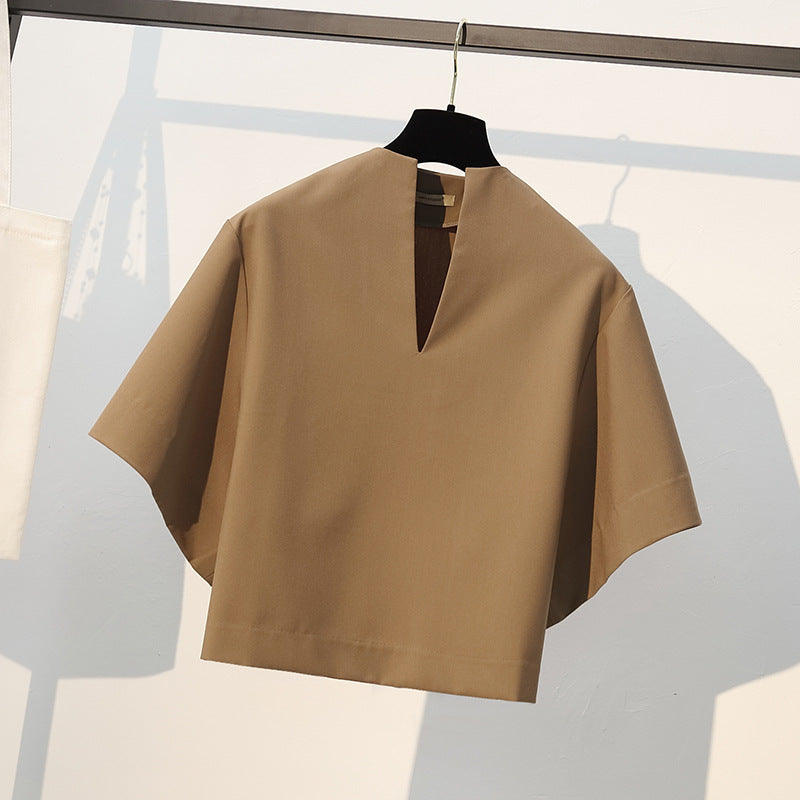 Ladies Elegant Blouse with V-Neck and Loose Fit Mune Fashion