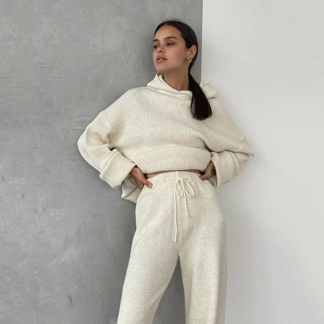 Women's comfortable lounge set with hoodie, kangaroo pocket, and wide jersey pants Mune Fashion