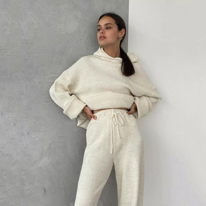 Women's comfortable lounge set with hoodie, kangaroo pocket, and wide jersey pants Mune Fashion