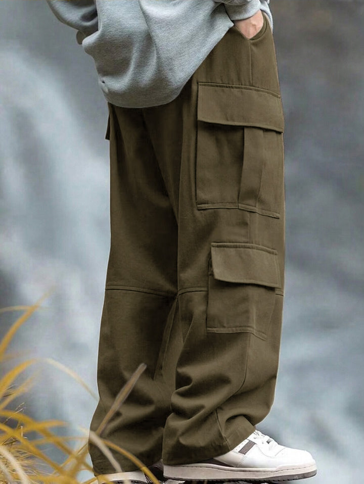 Men's casually cut multiple pockets cargo pants with wide leg and prominent knee darts Mune Fashion