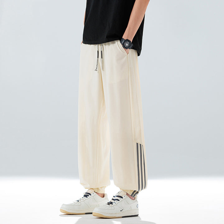 Men's sporty leisure pants with breathable properties