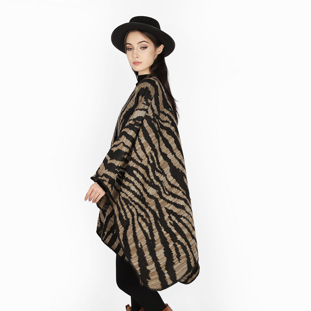 Ladies Rectangular Ruana-Overlay with Extravagant Animal-Jacquard and Open Draping Mune Fashion