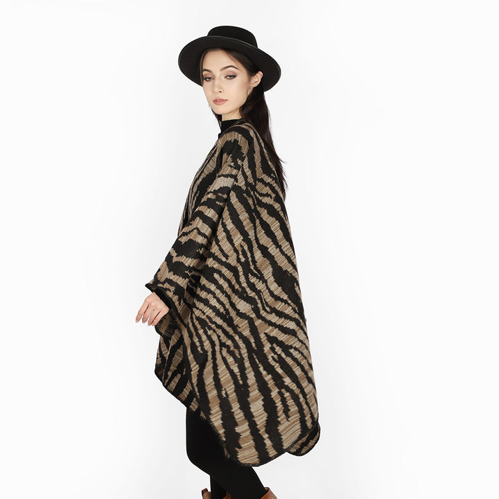 Ladies Rectangular Ruana-Overlay with Extravagant Animal-Jacquard and Open Draping Mune Fashion