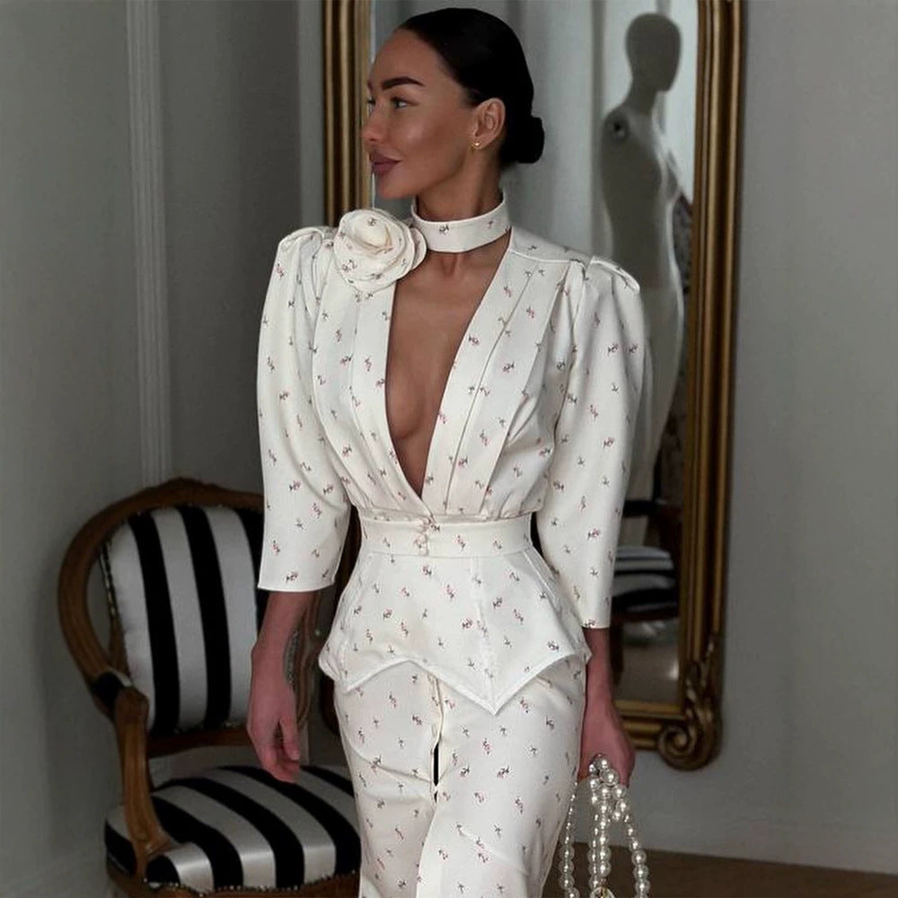 Women tailored pantsuit set with deep V-neck, structured peplum waist and fine floral jacquard Mune Fashion