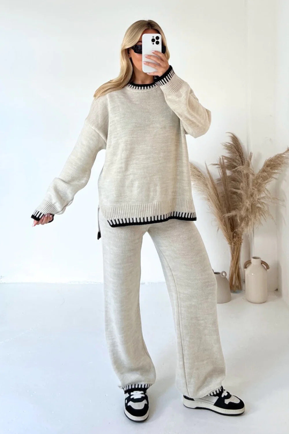 Ladies casual knitted loungewear with oversized sweater and wide knitted pants Mune Fashion
