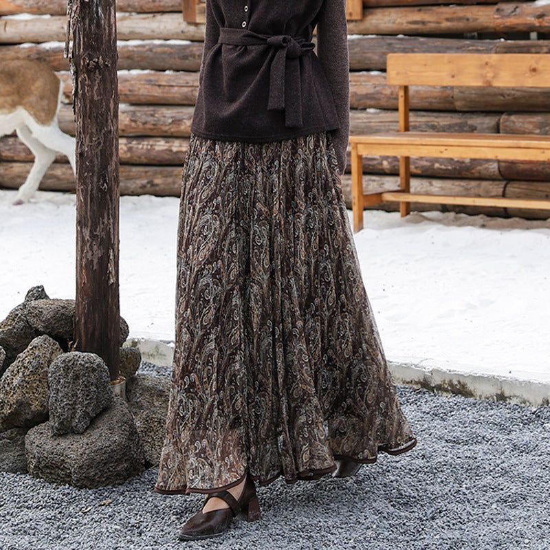 Women's voluminous chiffon circle skirt in paisley motif with elastic waistband Mune Fashion