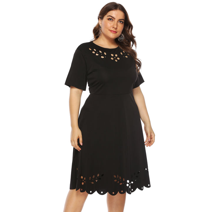 Women elegant dress with pierced collar and wavy hem Mune Fashion
