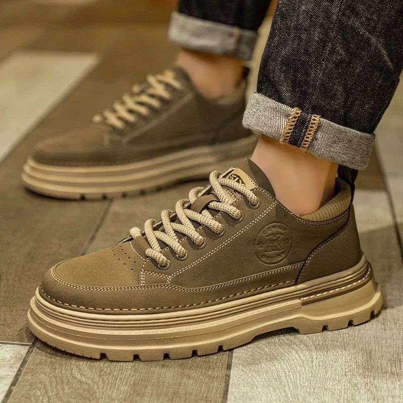 Women's sporty sneakers with comfortable cushioning technology and durable upper material Mune Fashion