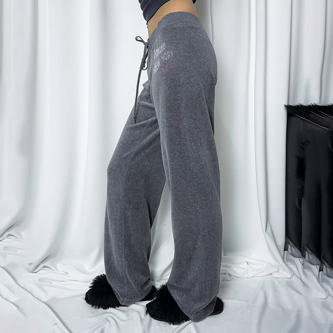 Women's wide velour lounge pants with drawstring waistband, cord drawstring and subtle logo embroidery Mune Fashion