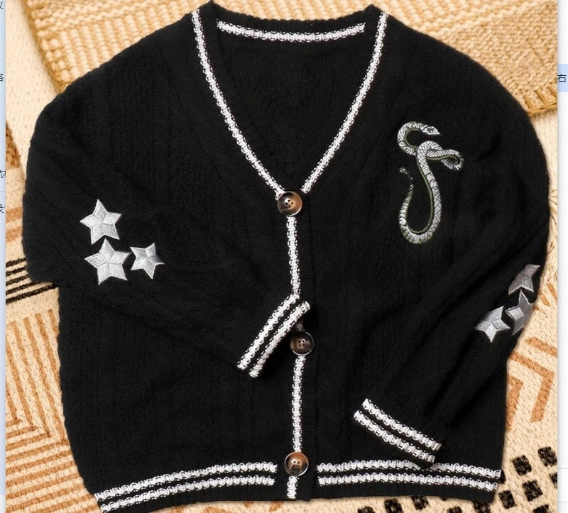 Ladies knitted college cardigan with cable pattern, V-neck, contrast stripes and embroidered appliqués Mune Fashion